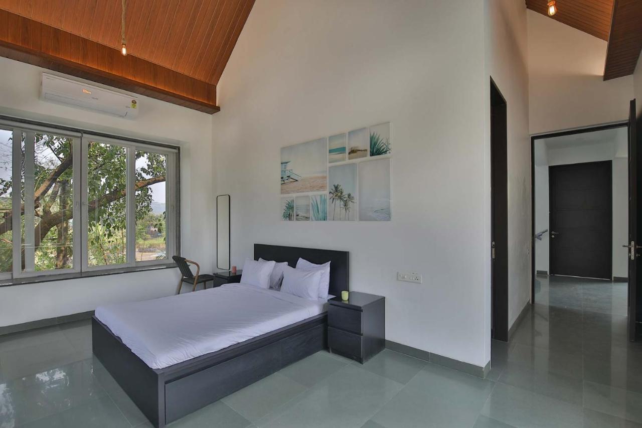 Twilight Grove By Stayvista - Pool- View Villa With Manicured Lawn, Contemporary Interiors & Home Theatre Karjat Dış mekan fotoğraf