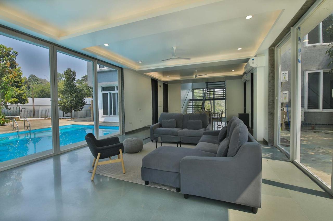 Twilight Grove By Stayvista - Pool- View Villa With Manicured Lawn, Contemporary Interiors & Home Theatre Karjat Dış mekan fotoğraf