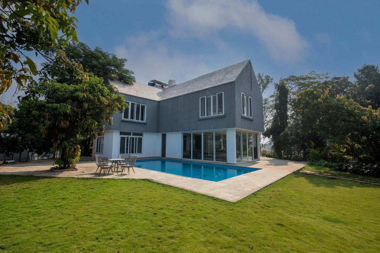 Twilight Grove By Stayvista - Pool- View Villa With Manicured Lawn, Contemporary Interiors & Home Theatre Karjat Dış mekan fotoğraf