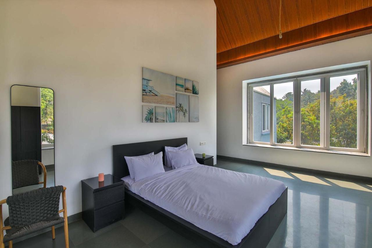 Twilight Grove By Stayvista - Pool- View Villa With Manicured Lawn, Contemporary Interiors & Home Theatre Karjat Dış mekan fotoğraf
