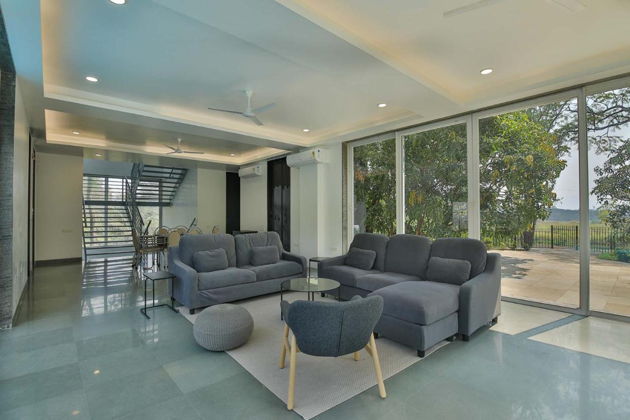 Twilight Grove By Stayvista - Pool- View Villa With Manicured Lawn, Contemporary Interiors & Home Theatre Karjat Dış mekan fotoğraf