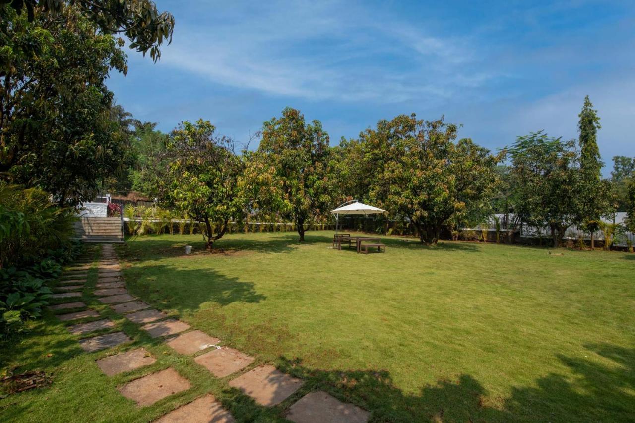 Twilight Grove By Stayvista - Pool- View Villa With Manicured Lawn, Contemporary Interiors & Home Theatre Karjat Dış mekan fotoğraf