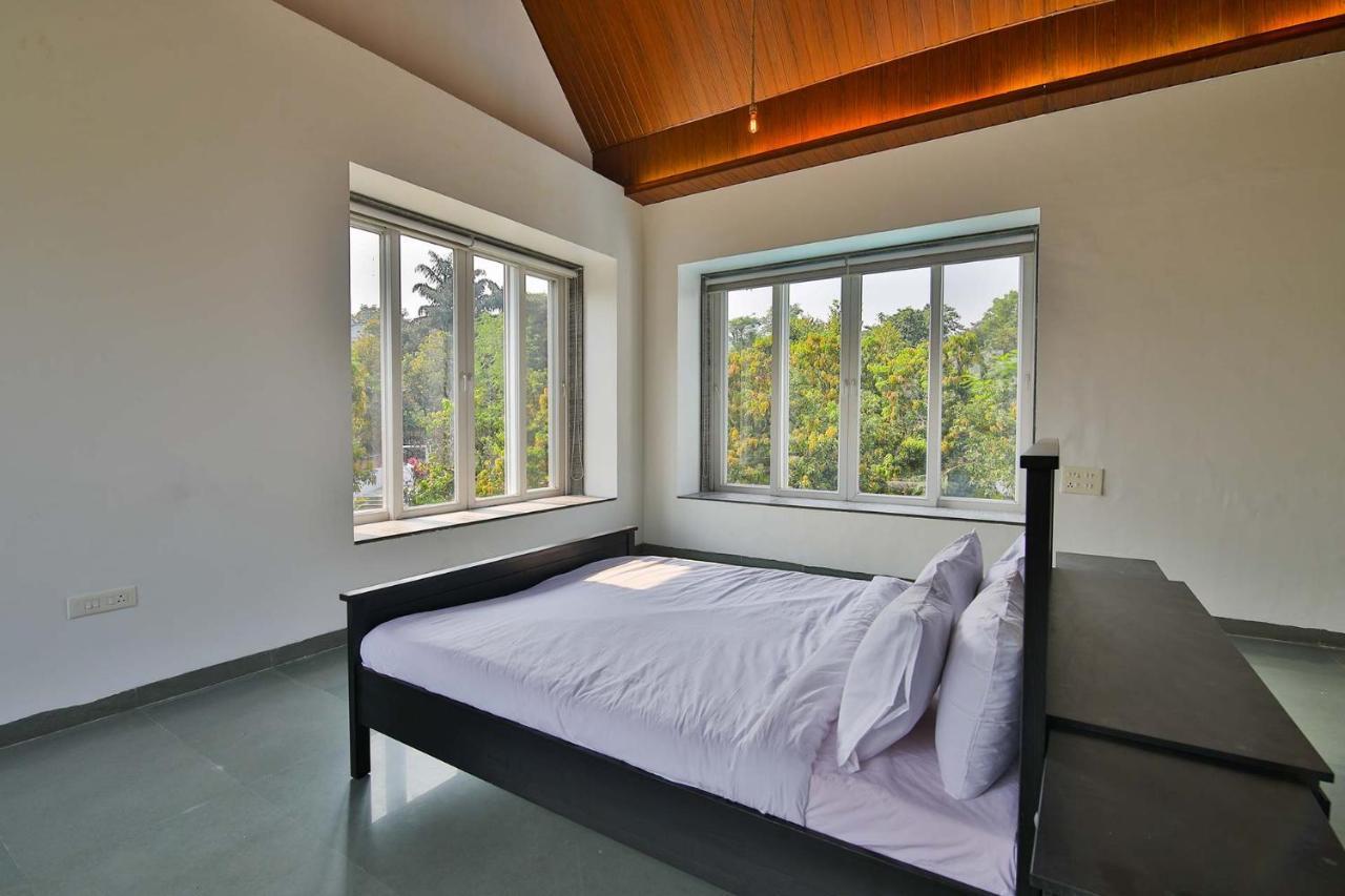 Twilight Grove By Stayvista - Pool- View Villa With Manicured Lawn, Contemporary Interiors & Home Theatre Karjat Dış mekan fotoğraf