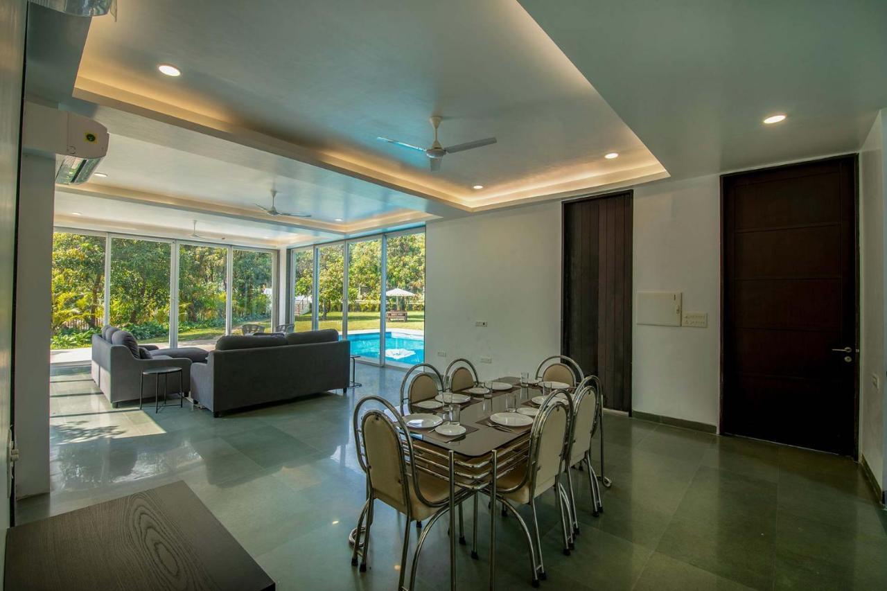 Twilight Grove By Stayvista - Pool- View Villa With Manicured Lawn, Contemporary Interiors & Home Theatre Karjat Dış mekan fotoğraf