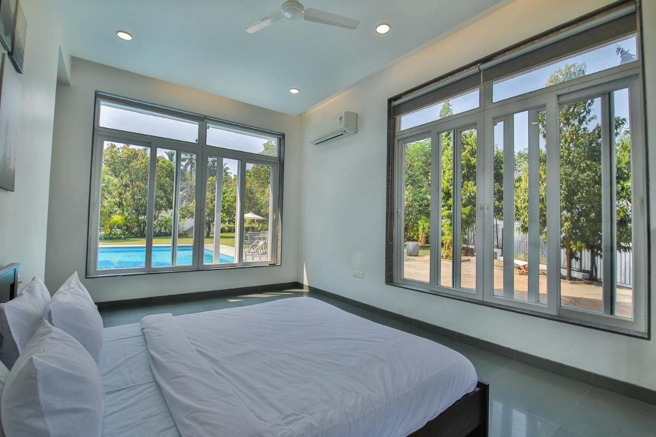 Twilight Grove By Stayvista - Pool- View Villa With Manicured Lawn, Contemporary Interiors & Home Theatre Karjat Dış mekan fotoğraf